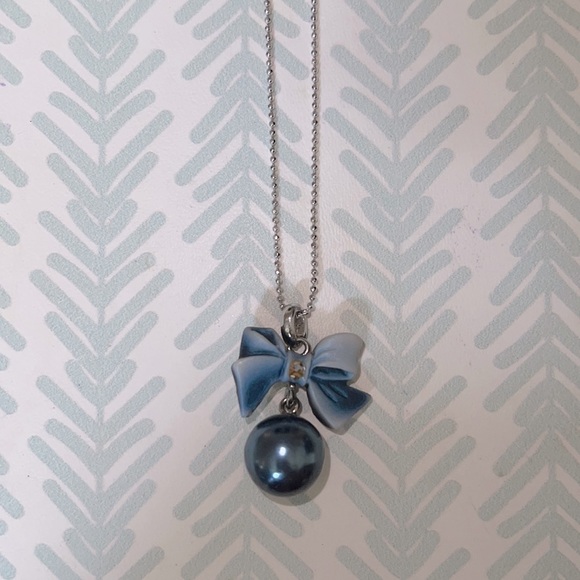 Jewelry - NWOT Bow Charm Necklace